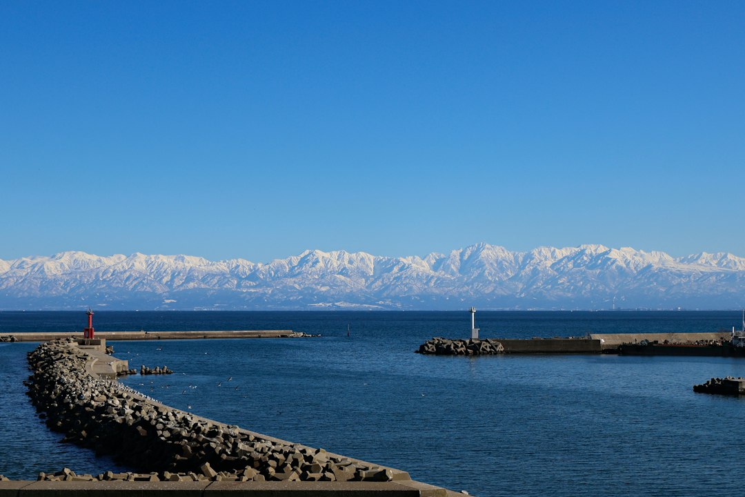 富山と立山連峰の風景
